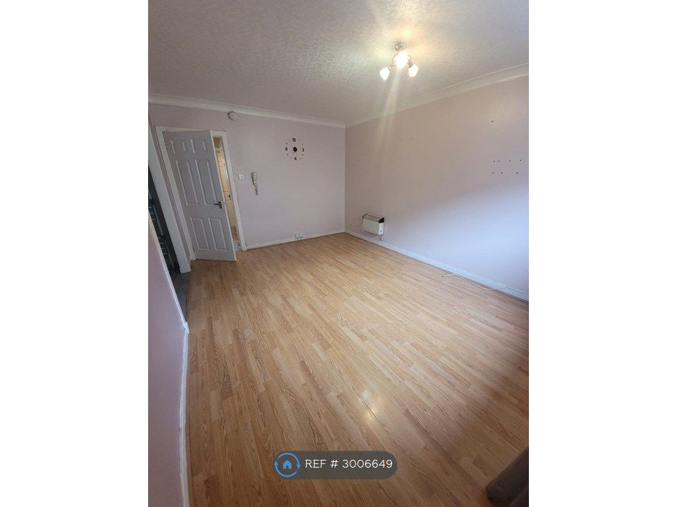 Property photo 3 of 9 Living Room