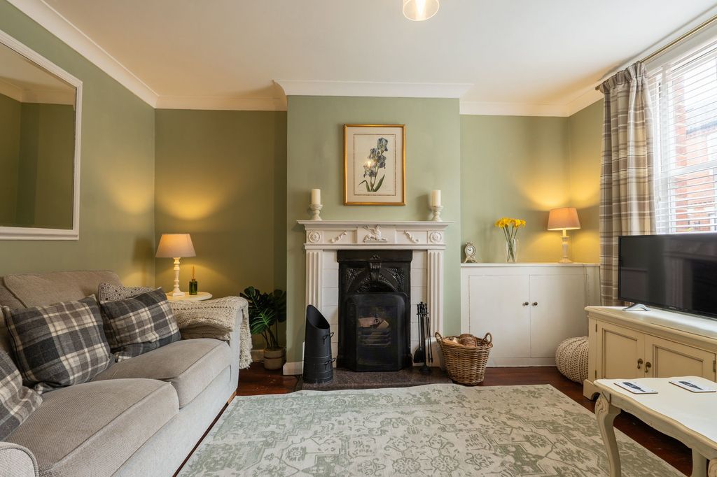 Property photo 2 of 11