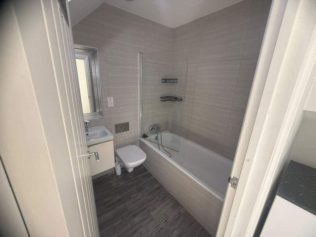Property photo 1 of 10 First Floor Duplex Flat, One Bedroom, Located On Hatch End Broadway