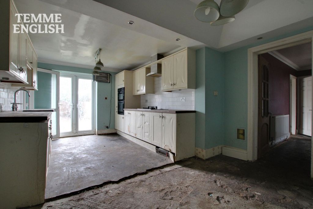 Property photo 3 of 22