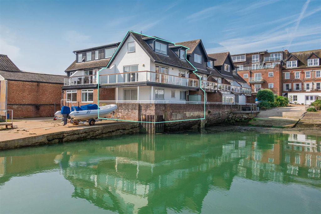 Property photo 1 of 20 10 Tides Reach