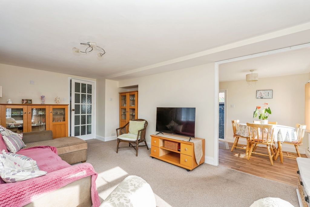 Property photo 2 of 17 Photo