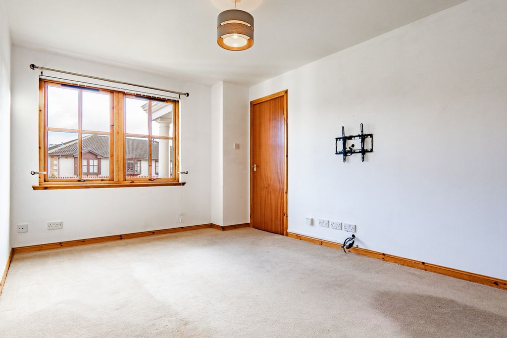 Property photo 3 of 26