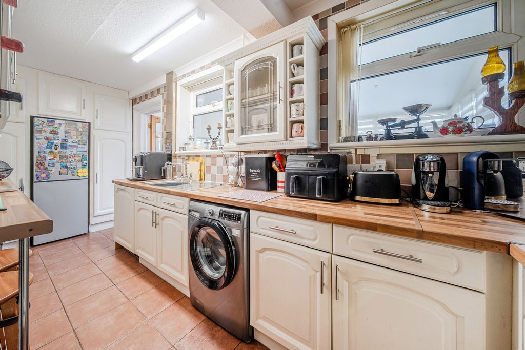 Property photo 2 of 15 1536711-6-6Ad0d82...