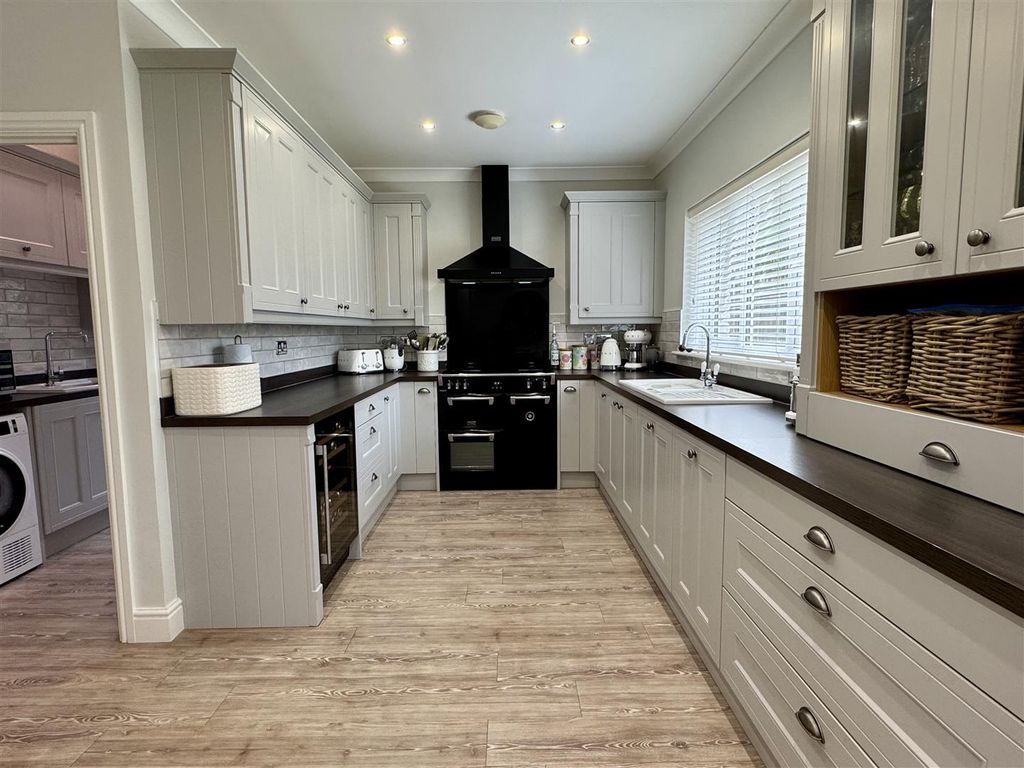 Property photo 2 of 44 Kitchen Breakfast Room