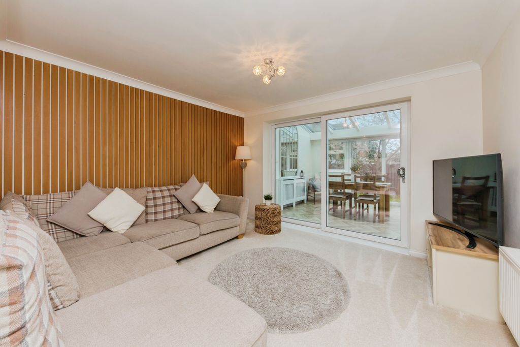 Property photo 2 of 16 Living Room