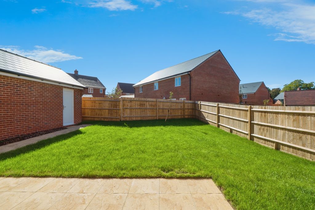 Property photo 2 of 25