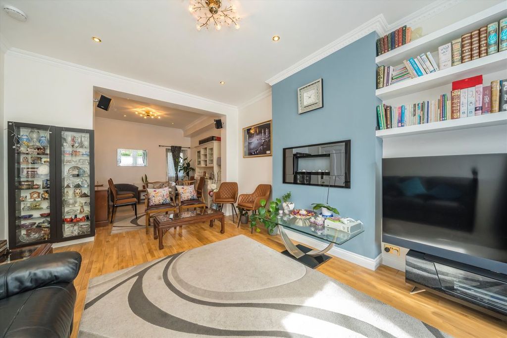 Property photo 2 of 12