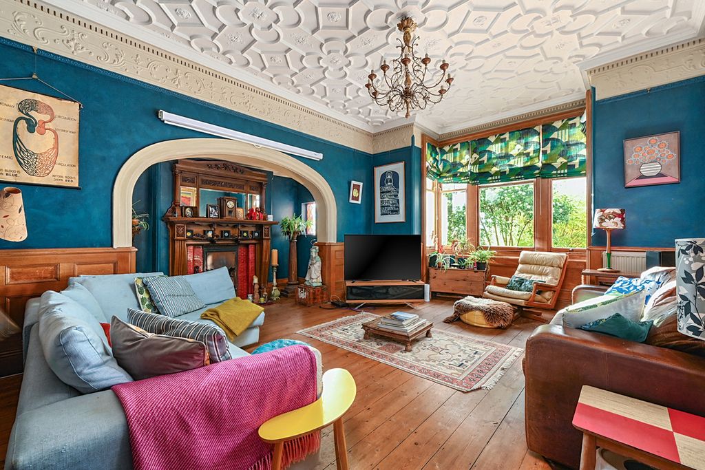 Property photo 2 of 40