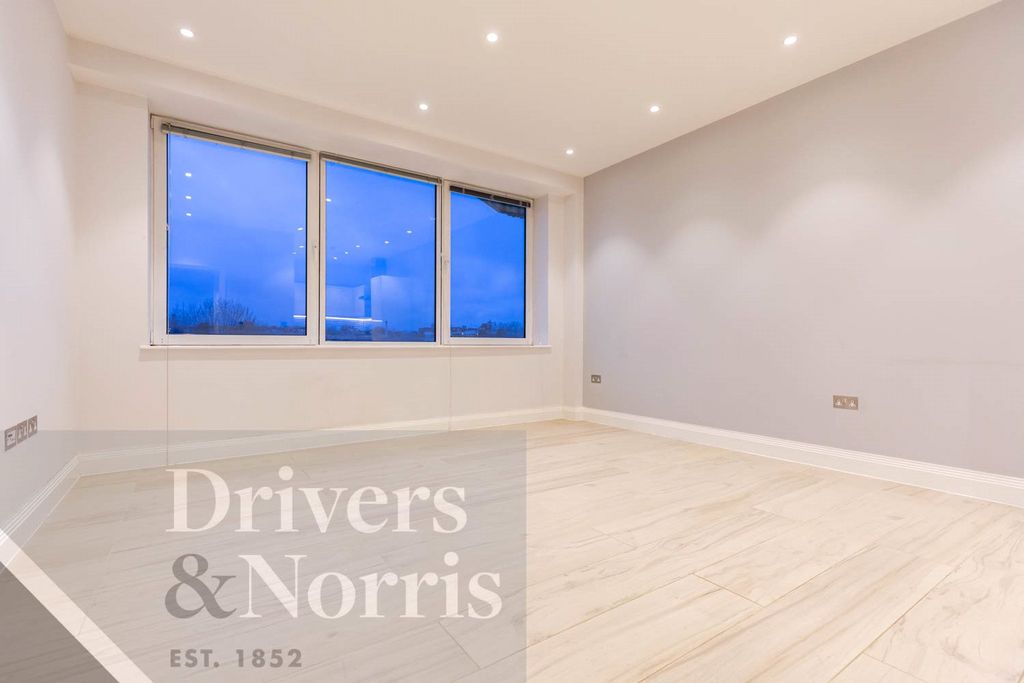 Property photo 1 of 12 Picture No. 17