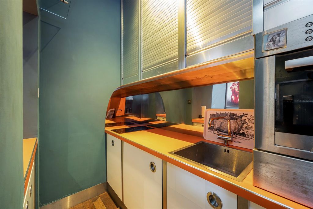 Property photo 3 of 15 Brunswick Street West, 38B-004.Jpg