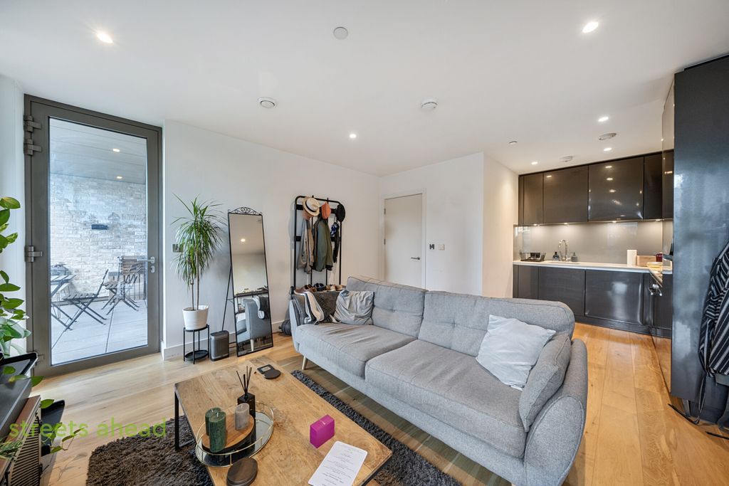 Property photo 3 of 21 c2F20314-d17B-419...