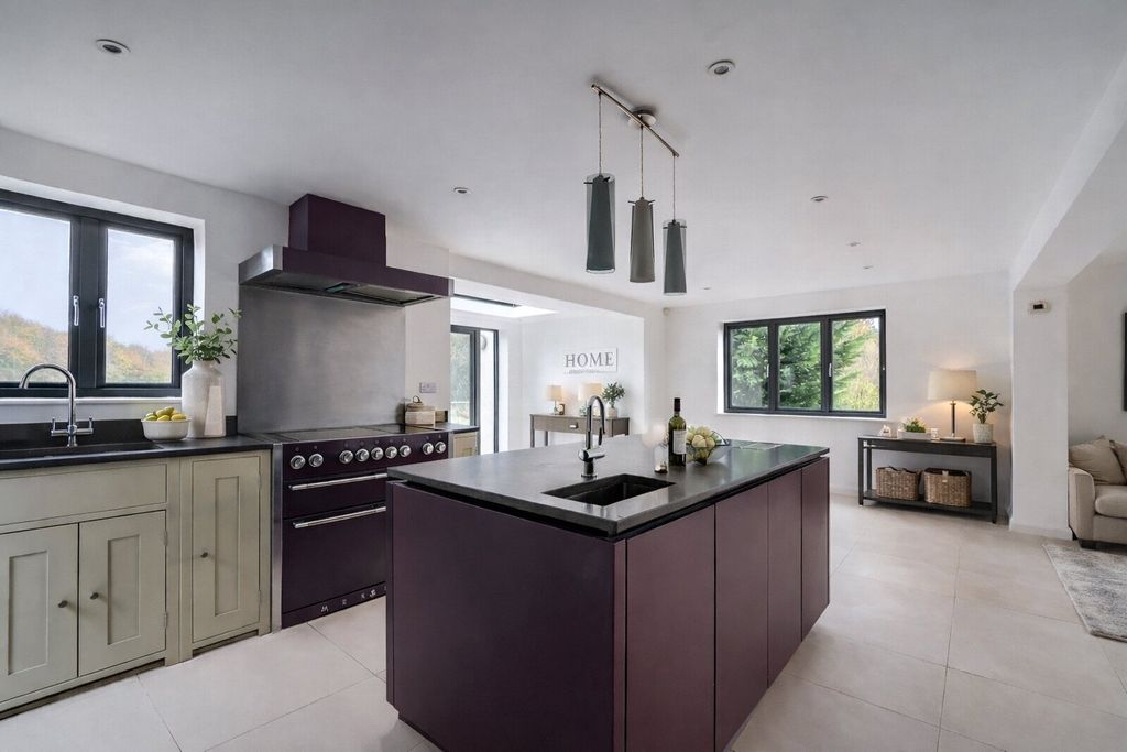 Property photo 2 of 17 Picture No. 61