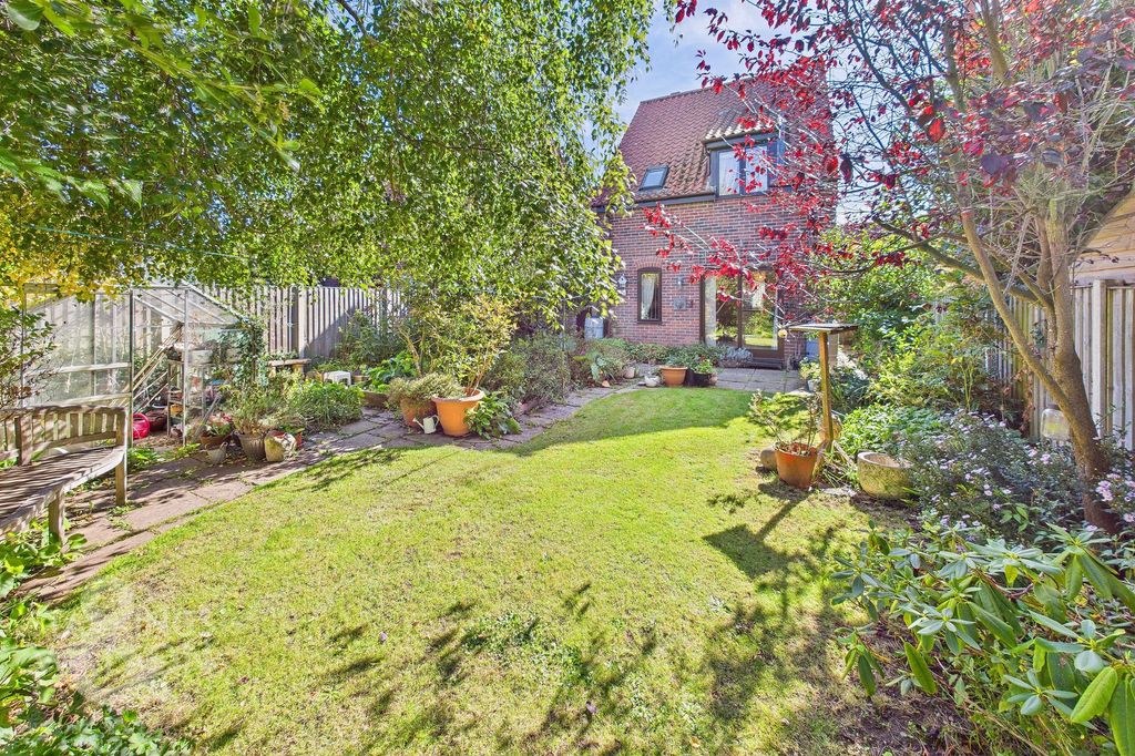 Property photo 2 of 19