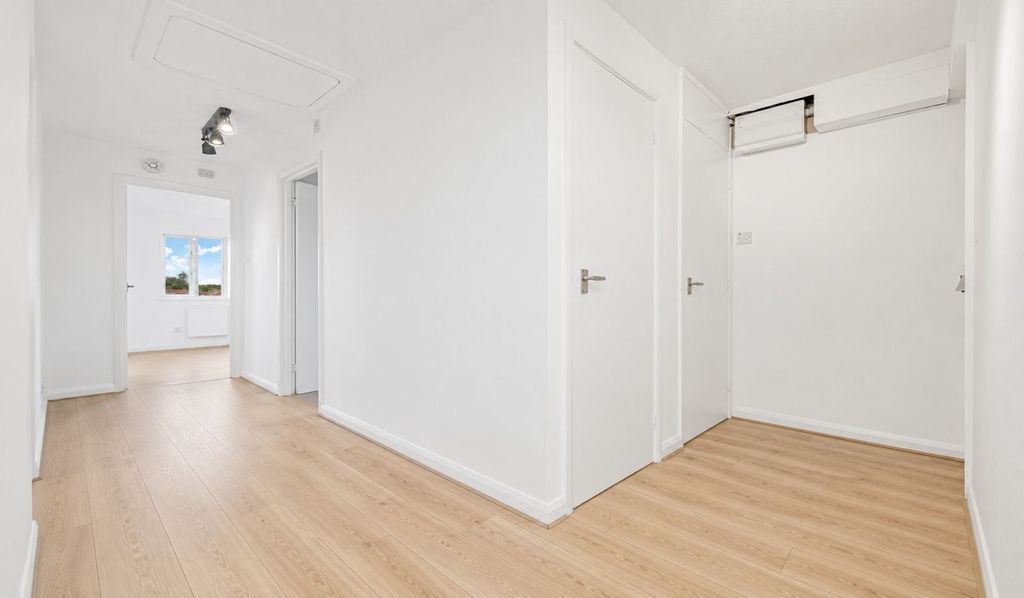 Property photo 3 of 7 Gallery