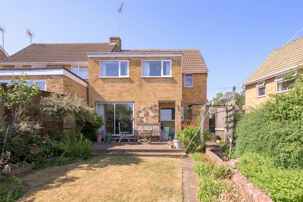 Property photo 2 of 10