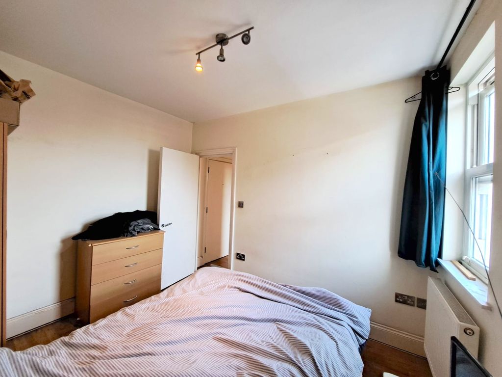 Property photo 3 of 5