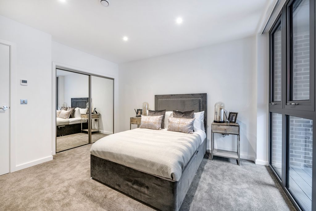 Property photo 1 of 7 Bedroom 