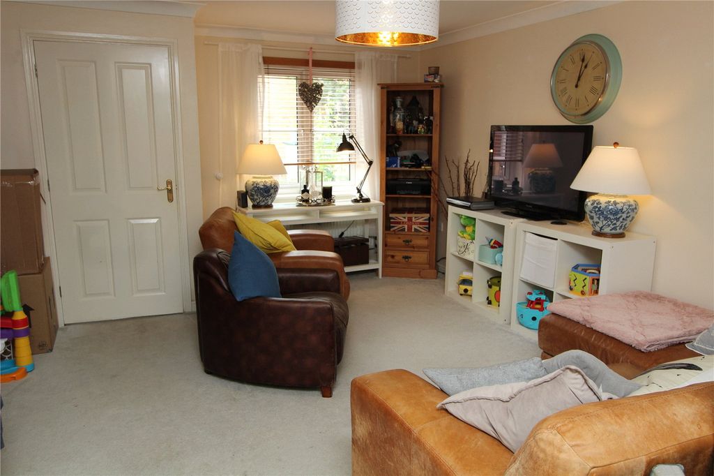 Property photo 3 of 9 Photo 02