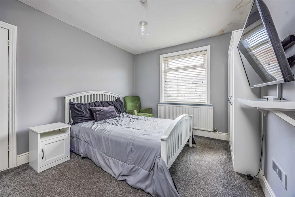 Property photo 3 of 23 81 Chesterfield Road, Portsmouth-Small-Porticomark