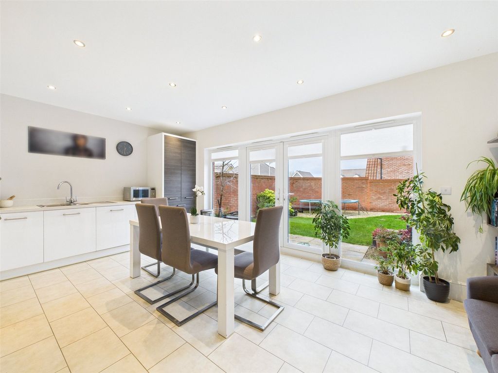 Property photo 3 of 11 Picture No. 10