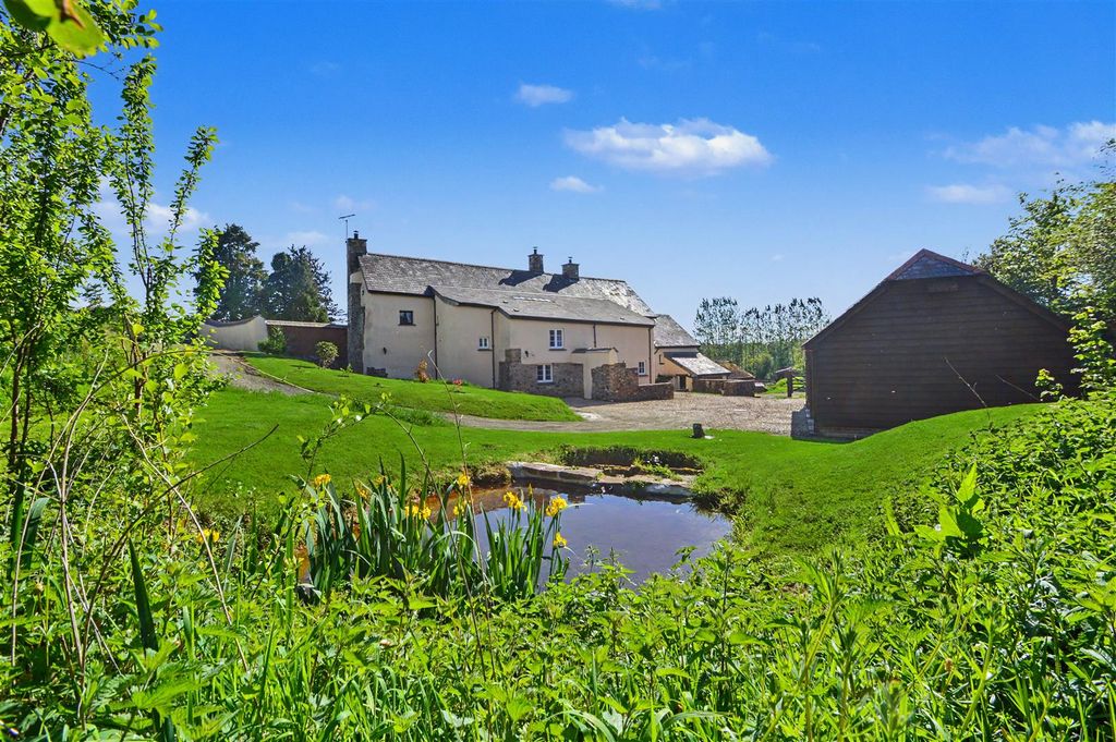 Property photo 3 of 29 Buskin Farmhouse