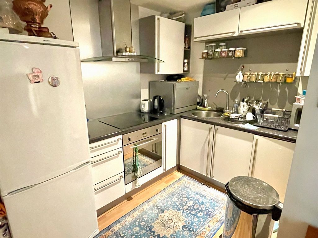 Property photo 3 of 10 Kitchen