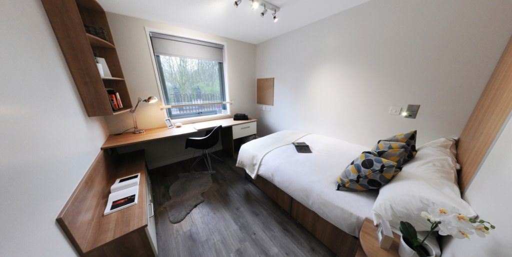 Property photo 1 of 14 Bedroom