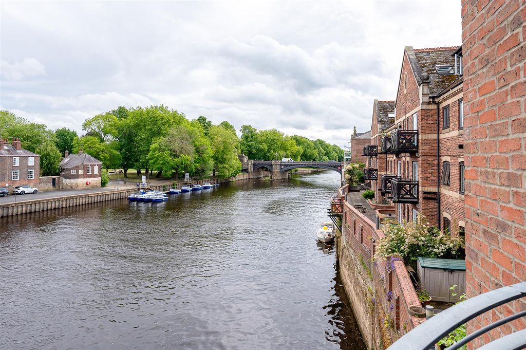 Property photo 1 of 19 External