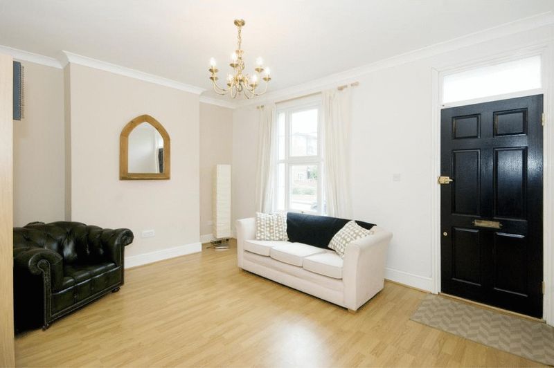 Property photo 1 of 6 Lounge