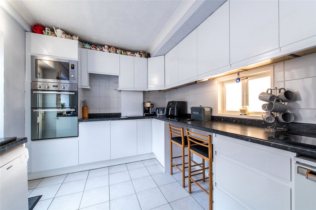 Property photo 2 of 27 Picture No. 15