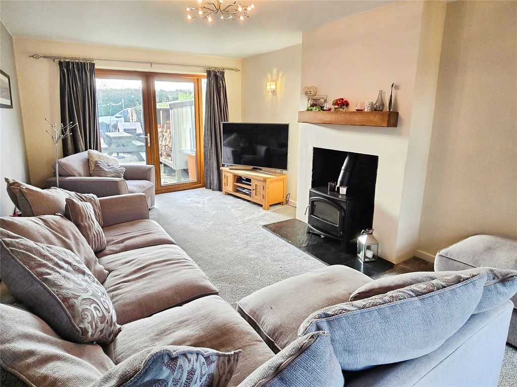 Property photo 3 of 27 Living Room