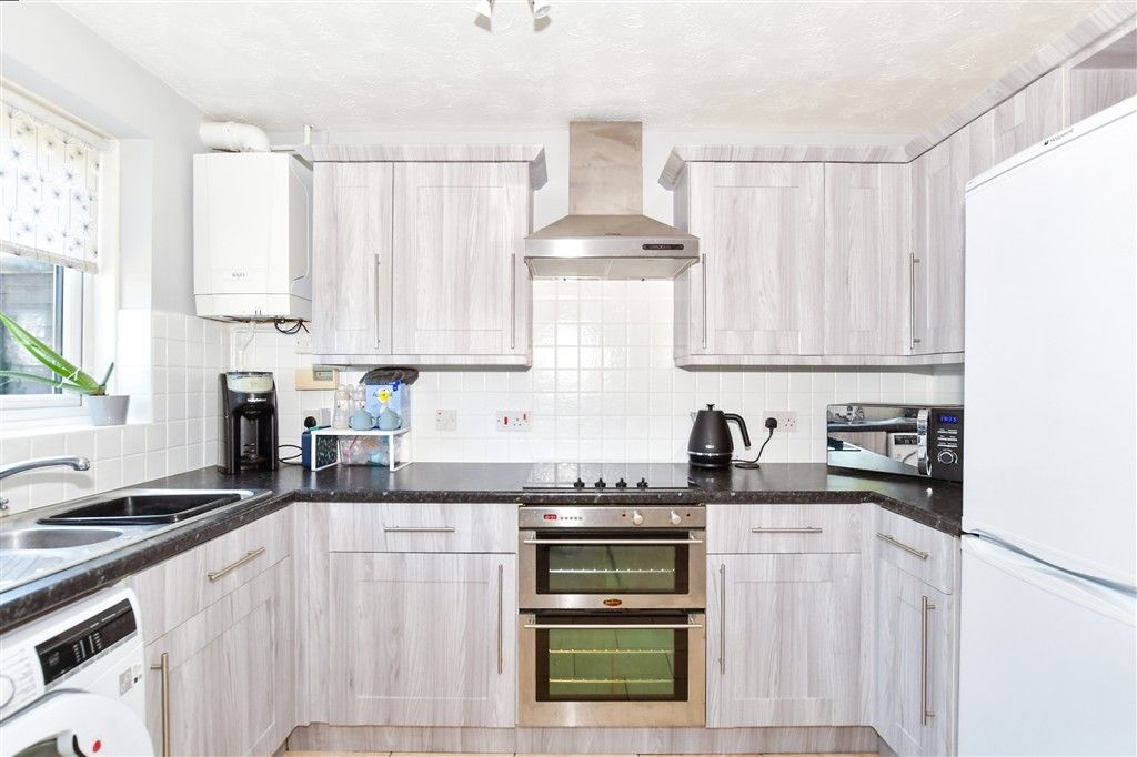 Property photo 3 of 9 Kitchen