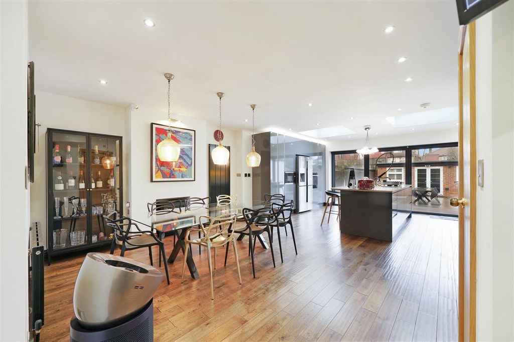 Property photo 2 of 14 Kitchen/ Diner