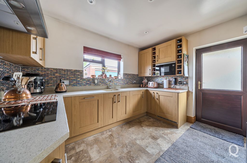 Property photo 2 of 25 c29Cf308-cd80-496...