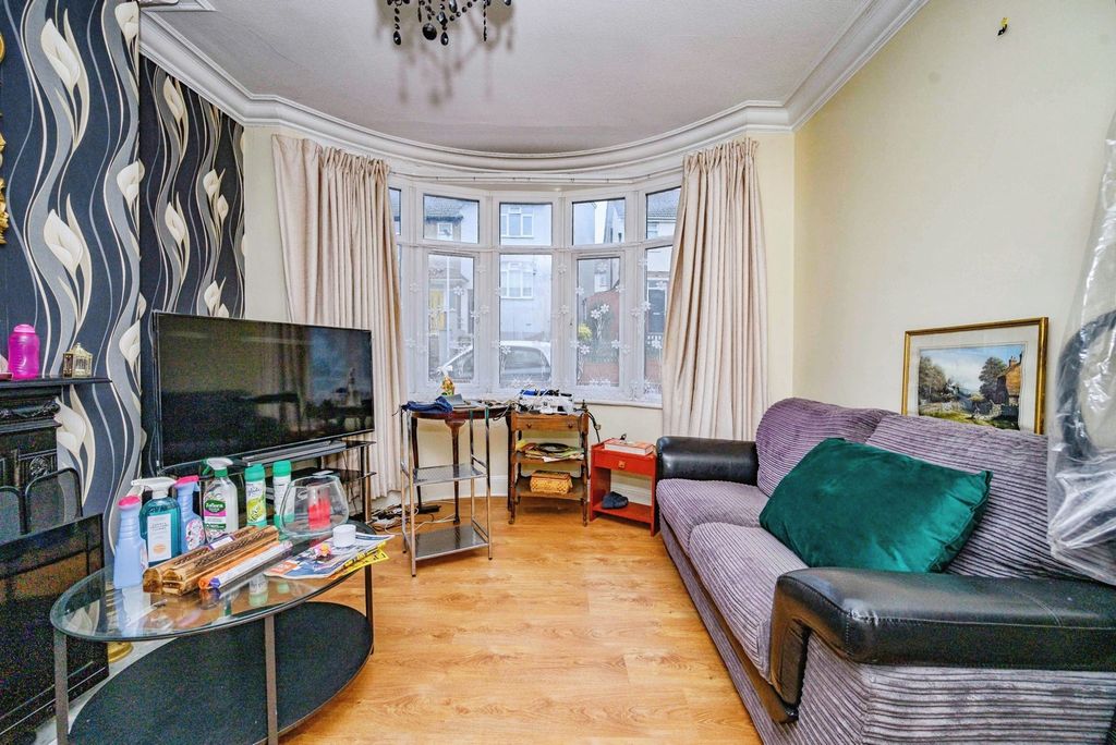 Property photo 3 of 17 Pbox-Img.Jpg