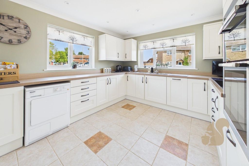 Property photo 3 of 18 Kitchen