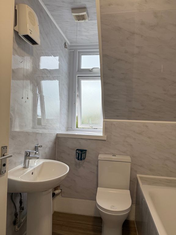 Property photo 3 of 9 Bathroom