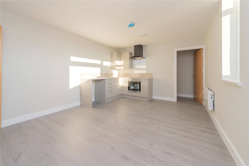 Property photo 3 of 33 Picture No. 02