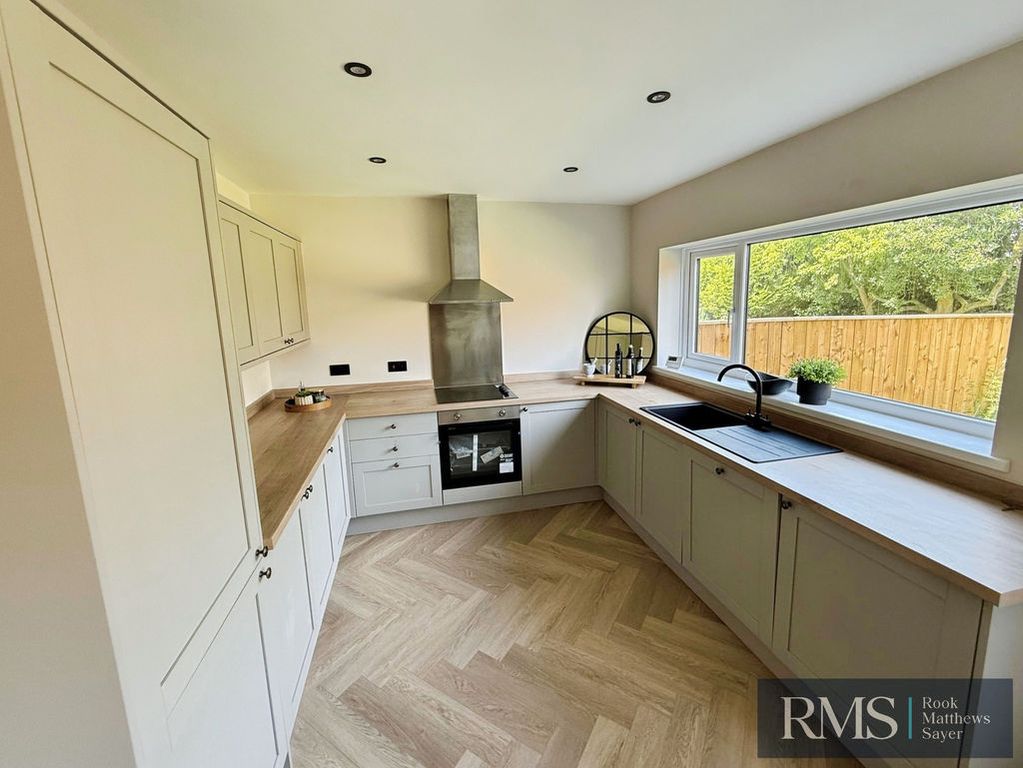 Property photo 1 of 13 Photo 11