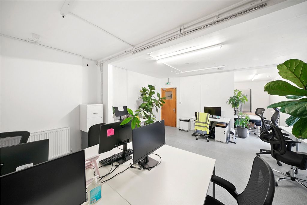 Property photo 3 of 13 Picture No. 24