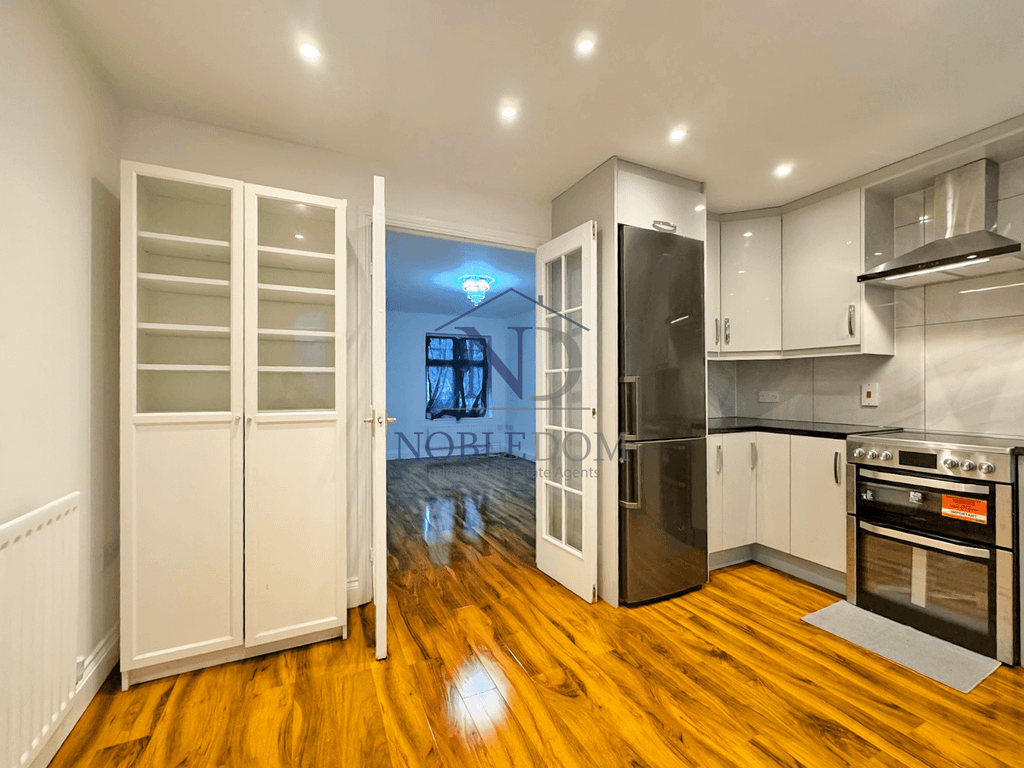 Property photo 1 of 11 2 Bedroom House In Hounslow Tw4