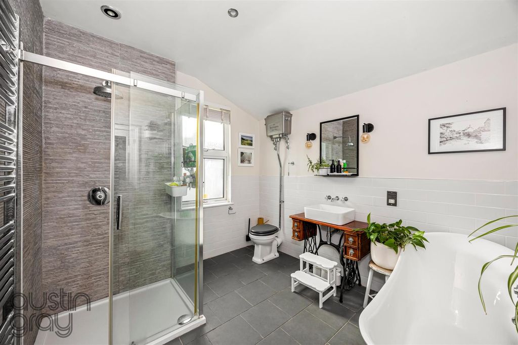 Property photo 3 of 15 Byron Street, 20_006.Jpg