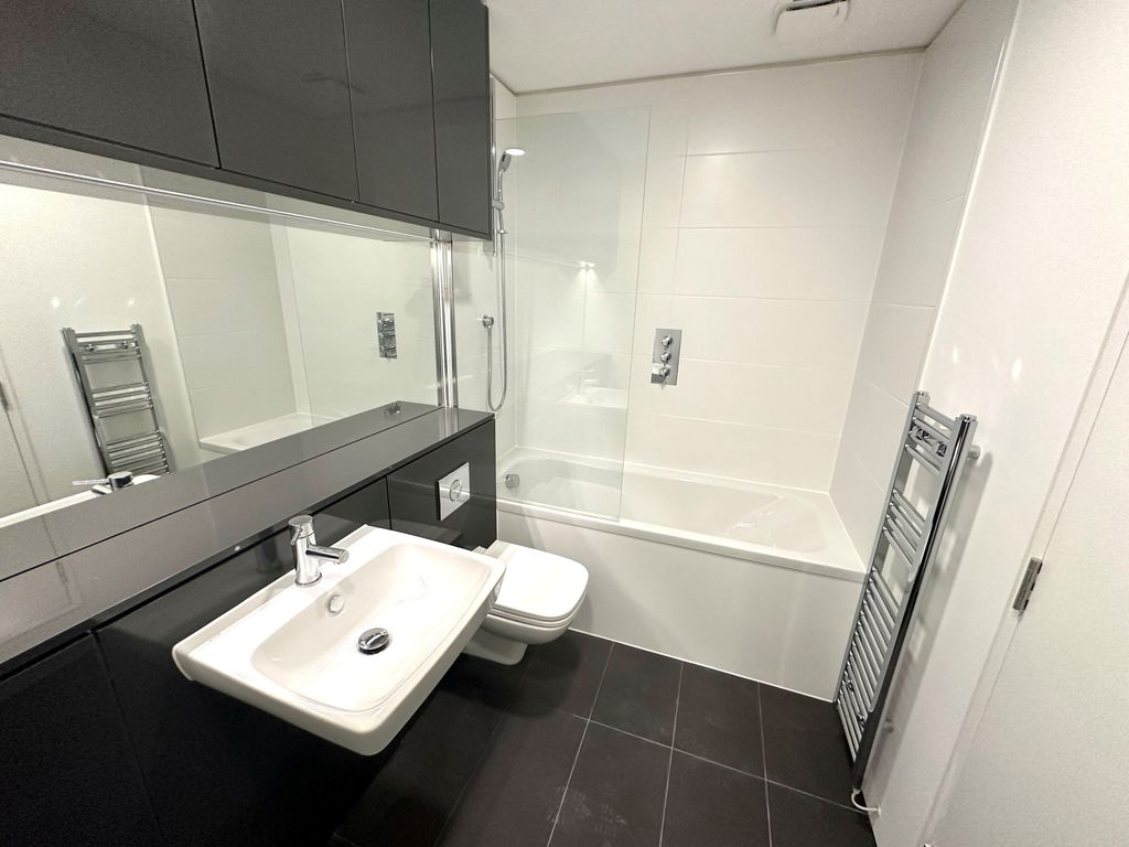 Property photo 3 of 7 Bathroom