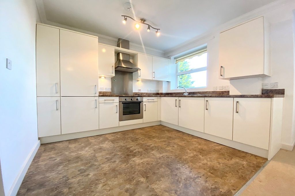 Property photo 2 of 8 Kitchen