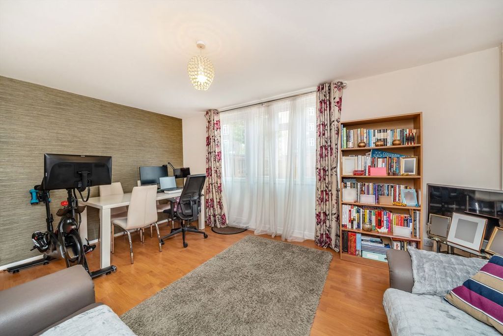 Property photo 2 of 9