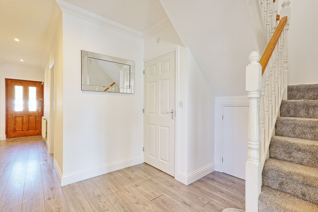 Property photo 3 of 31