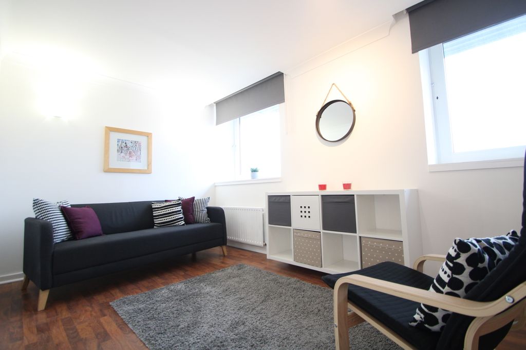 Property photo 1 of 14 Lounge