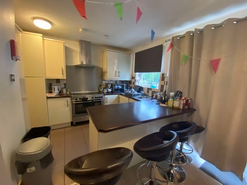 Property photo 2 of 11 Kitchen