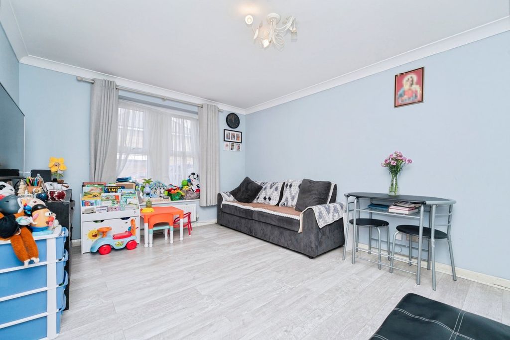 Property photo 3 of 11